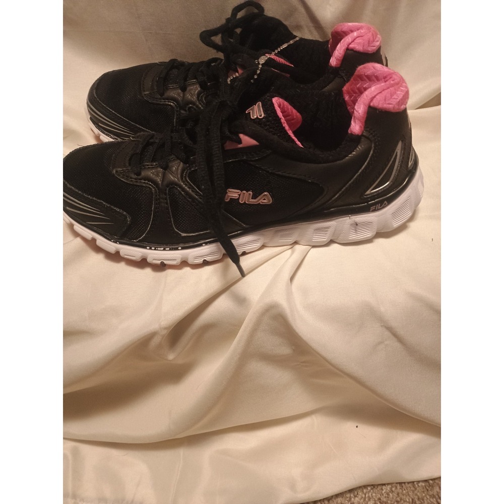 Women's Fila Running Shoes Black With Pink Accents. Size 7.5